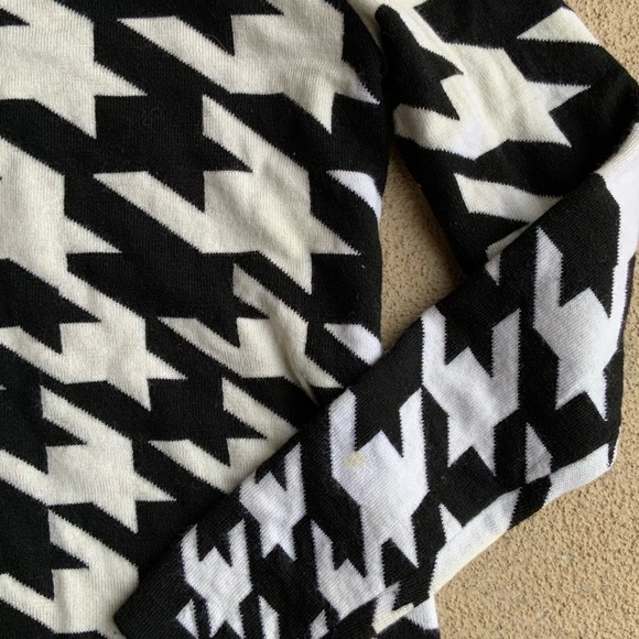 ESCADA Houndstooth Knit Pullover Women’s Sweater Size Medium - Picture 3 of 16